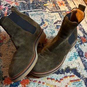 Everlane suede Chelsea boot